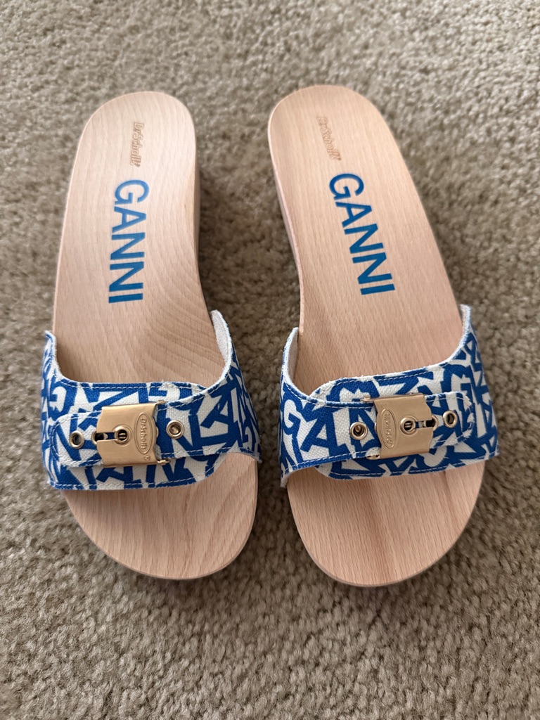 New Womenâs Ganni Blue & White Patterned Slide Mules With Gold Hardware Sz 8.